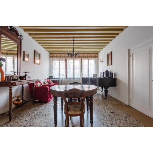 Lovely & Roomy Venetian Apartment x5!