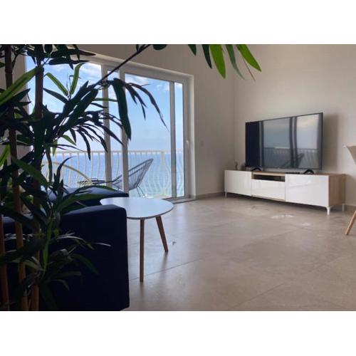 Lovely Sea View 3 Bedroom Apt in Marsalforn Gozo.