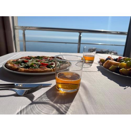 Lovely Seaview Apartment - 2BDR