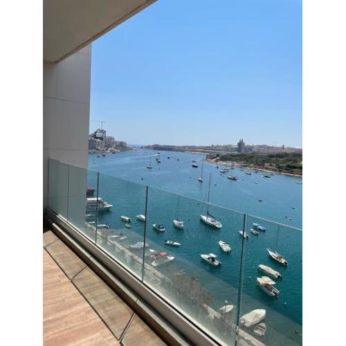 Lovely Seaview Two Bedroom rental unit in Tas-Sliema