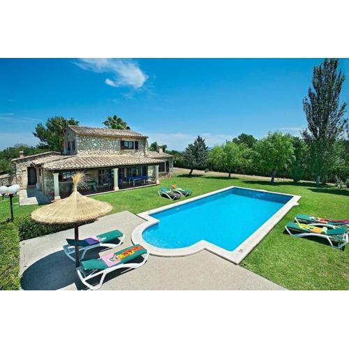 Lovely stone-clad villa with large garden by Renthousing