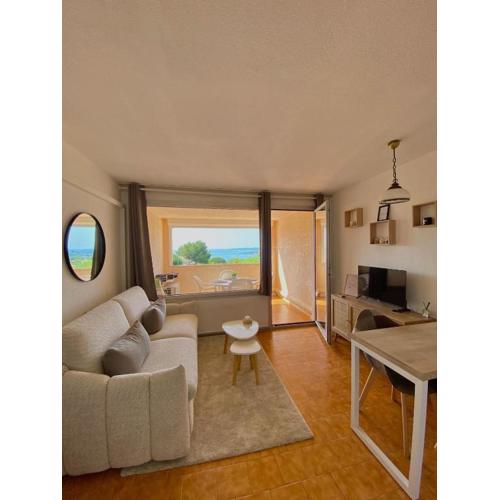 Lovely studio with sea view