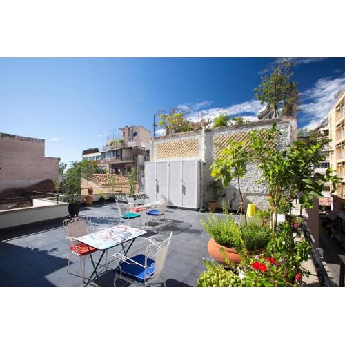 Lovely two-bedroom apartment with roof garden! EP7