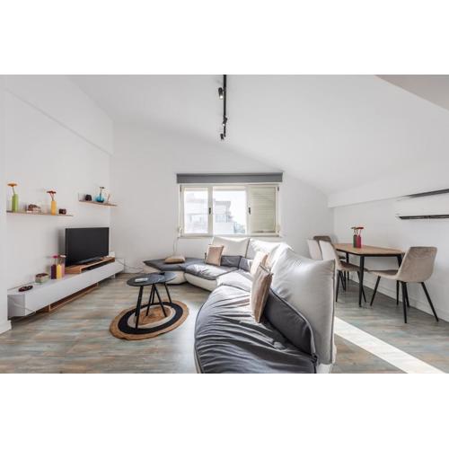 Lucas Lake View Penthouse