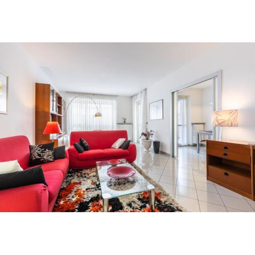 Luce Apartment with free parking
