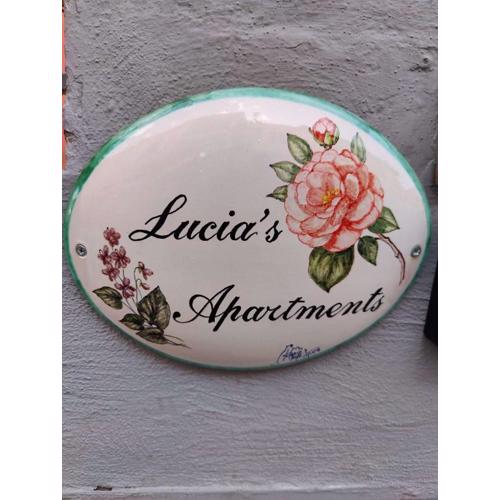 Lucia\