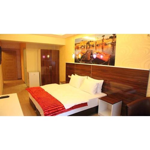 Lucid Hotel