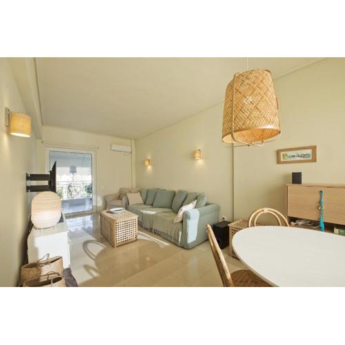 LucyZen! Stylish Apt, Athenian Riviera, near beach