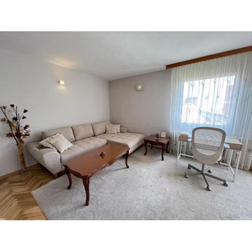 Lugano Couples Quiet Apt w Free Street Parking