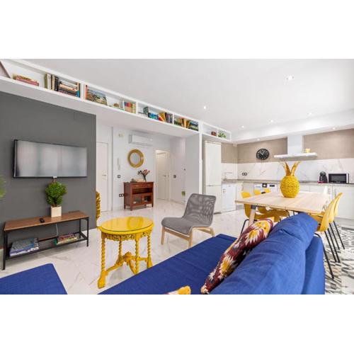 Lujan Deluxe Suites by Valcambre