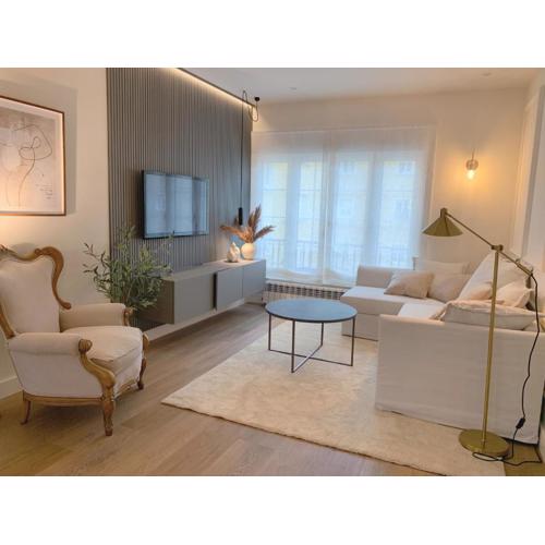 Lujoso apartamento boutique a estrenar con parking gratis