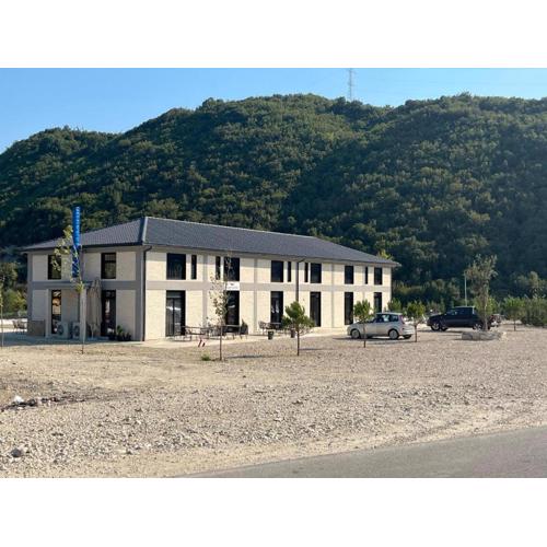 Lumi i Bardhe Hotel & Restaurant