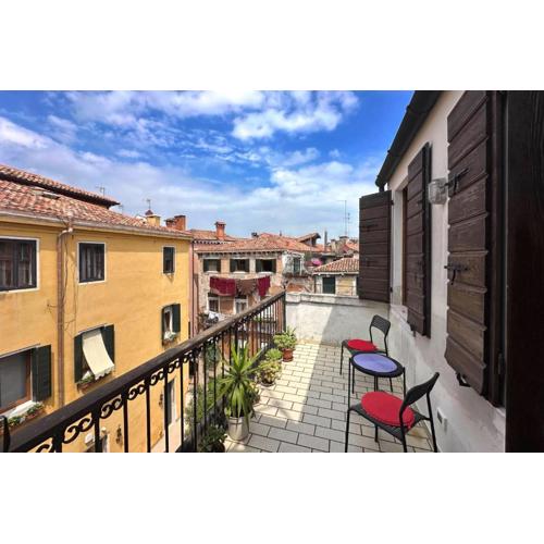 Luminosa terrazza dietro S.Marco