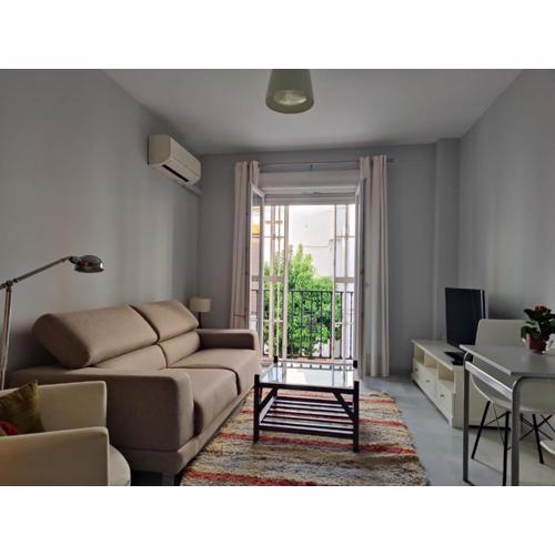 Luminoso Apartamento Exterior con Balcón y Patio en Centro Histórico Feria-Alameda