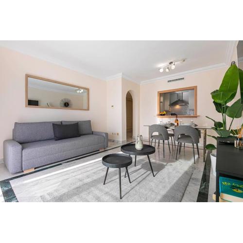 Luminous apartment Puerto Banus, 2 bedrooms and parking