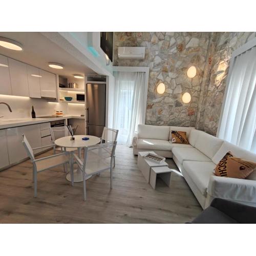 Luna Luxury Apartment in Polychrono