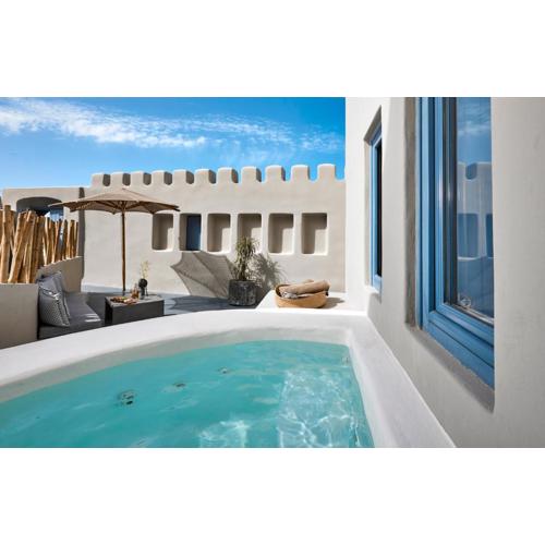Luna Santorini Suites