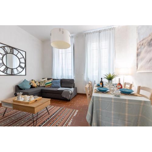 Lungarno Charismatic Apartment with Private Garden