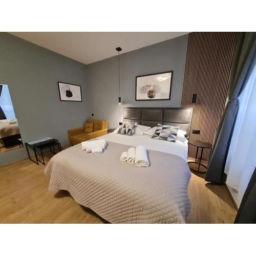 Lux Room 303