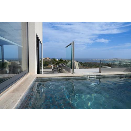 Lux Sea&Country Views with Pool