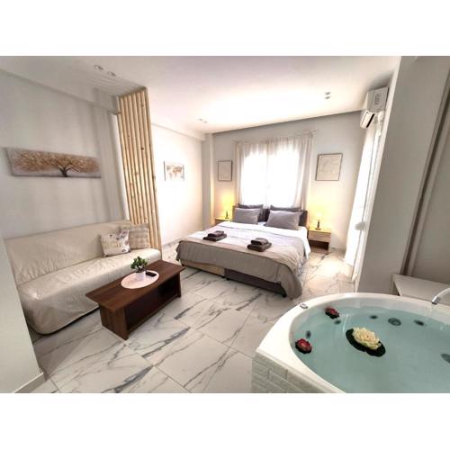 Lux Suite Jacuzzi Acropolis byMK