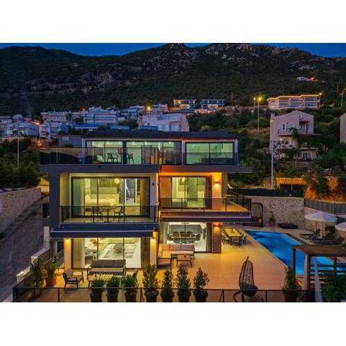 LUX VILLA WITH SEAVİEW AND JACUZZI