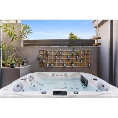 Luxe house in Glyfada with spa near metro station C8