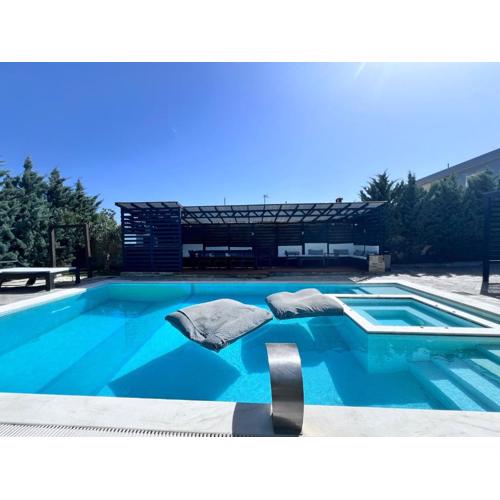 Luxe Two Bedroom Villa with Private Pool by Olivujoj