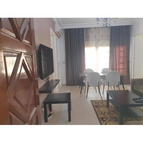 Luxueux Appartement 1 Chambre avec Grande Terrasse & Vue Panoramique - Fibre Optique -À une min des Commodités - Ennasr 2