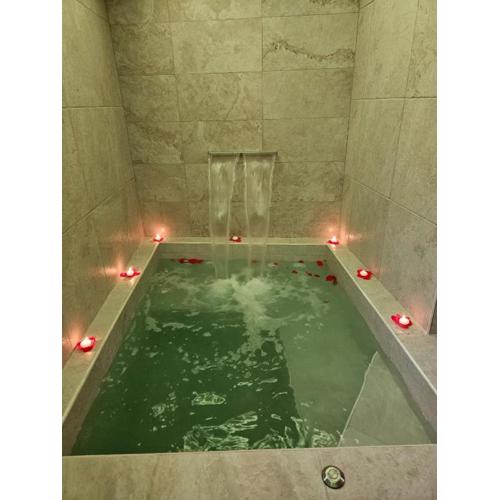 LUXUITE SPA con PISCINA e JACUZZI