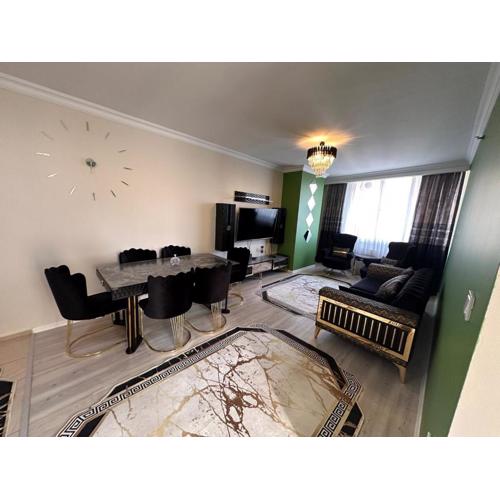 luxuri 2 bedroom near metro avm