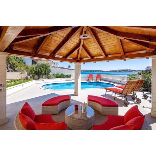Luxuriöses Ferienhaus Mit Pool Direkt Am Meer