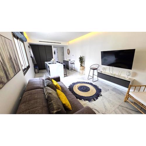 Luxurious 2BR Apartment in City Center with Internet