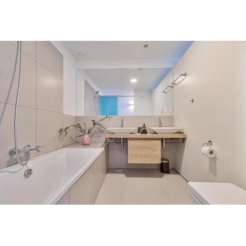 Luxurious 3-bed and 3 bathroom apartment - Reserva del Higueron