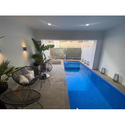 Luxurious 3 Bedroom with POOL