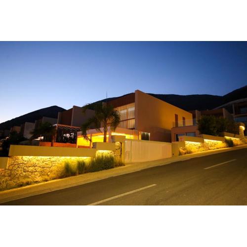 Luxurious 5 Bedroom Beach Villa