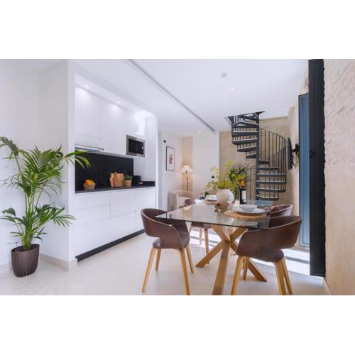 Luxurious Duplex 2Bd 2Bth over Casa Pilatos