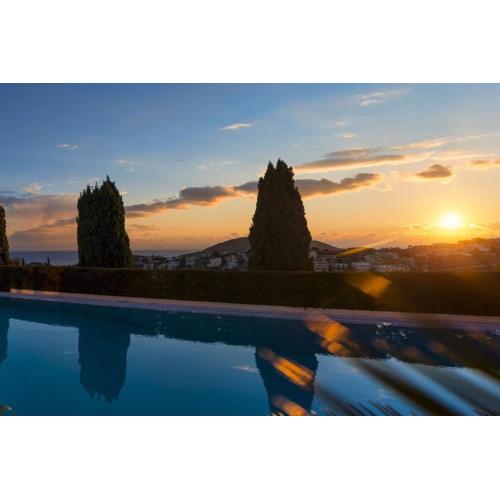 Luxurious Family friendly Villa Anavyssos