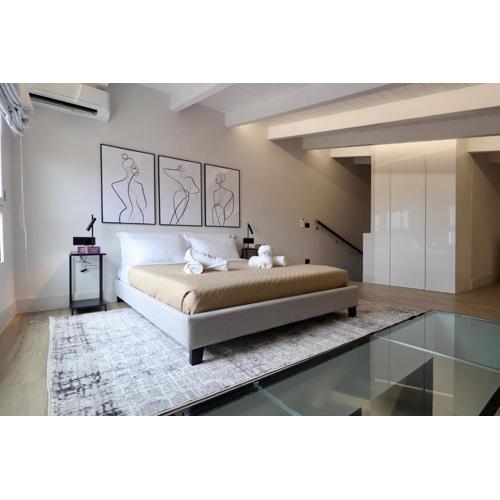 Luxurious Garibaldi Penthouse - terrace - great view - Full Renovation - Historical Centre - Amazing