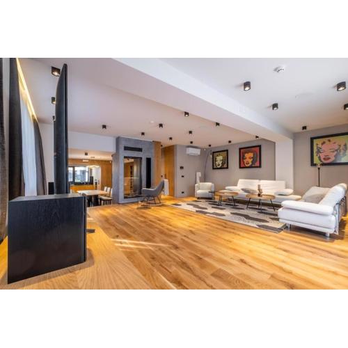Luxurious House in an Exclusive Complex, Mount View