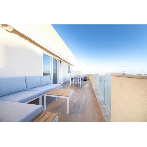 Luxurious & Spacious 2BD Penthouse with Large Terrace & Jacuzzi at The Podium - Yacht Marina Area, Close to Valletta