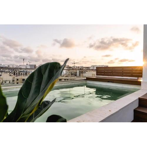 Luxurious & Stylish Penthouse with Private Pool