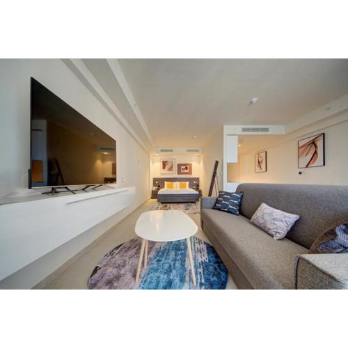 Luxurious Suite at Mercury Towers, St Julians