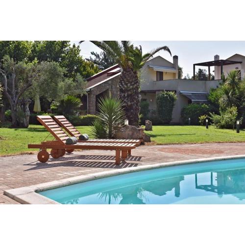 Luxurious Sunny Villa near the beach with a pool