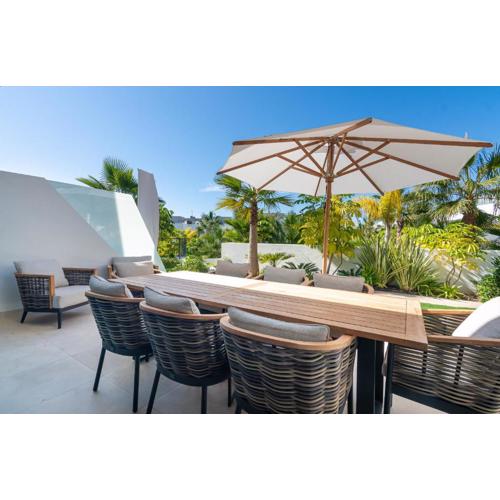 Luxurious Townhouse with Roof Top Plunge Pool
