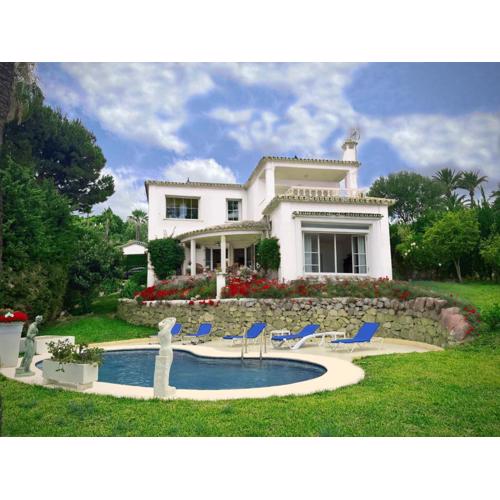 Luxurious Villa 6 Min from Beach with Sea Views