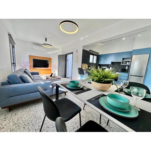 Luxury 2 Bedroom Apartment with 2 Balconys and Seaview