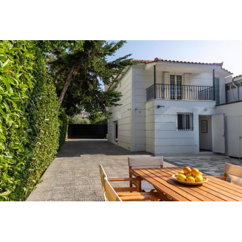 Luxury 3-Bedroom House in Central Glyfada