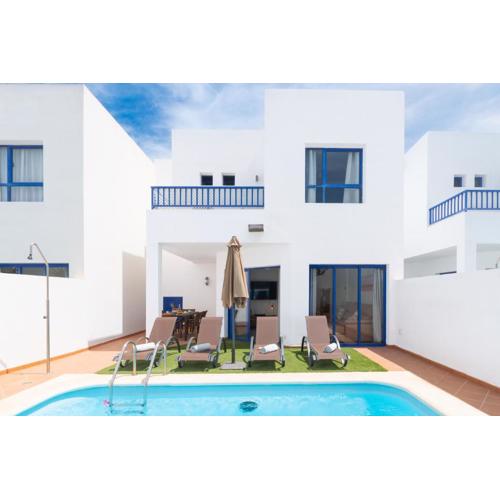 Luxury 3-bedroom villa with heated private pool - in Marina Rubicon, Playa Blanca, Lanzarote