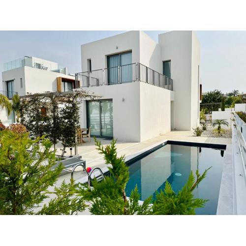 Luxury 4 bdr Villa Nerida